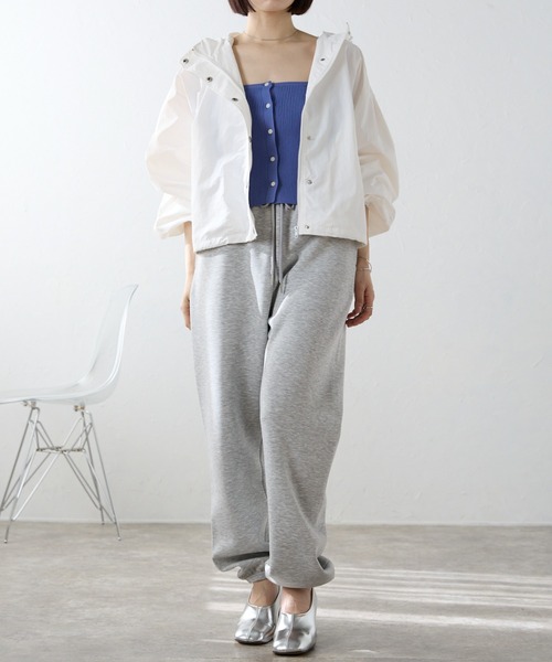 ap retro(アプレトロ)の「ボリュームスリーブマウンテンパーカー / ナイロンジャケット(マウンテンパーカー・レディース・ホワイト/ブルー/アイボリー/ベージュ/ブラック・FREE)」の12枚目の写真