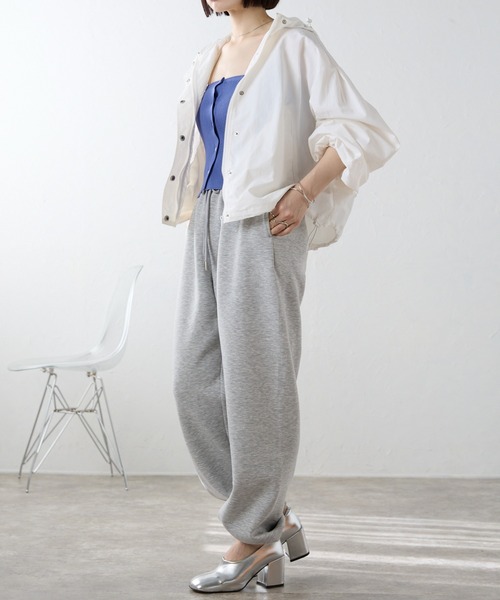 ap retro(アプレトロ)の「ボリュームスリーブマウンテンパーカー / ナイロンジャケット(マウンテンパーカー・レディース・ホワイト/ブルー/アイボリー/ベージュ/ブラック・FREE)」の13枚目の写真