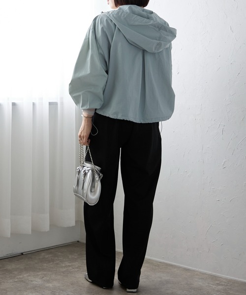 ap retro(アプレトロ)の「ボリュームスリーブマウンテンパーカー / ナイロンジャケット(マウンテンパーカー・レディース・ホワイト/ブルー/アイボリー/ベージュ/ブラック・FREE)」の7枚目の写真