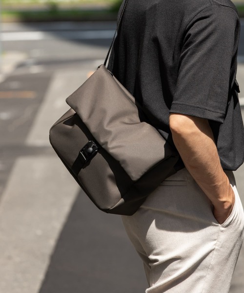 RODE SKO（ロデスコ）の「撥水フィドロックミニショルダーバッグ（ショルダーバッグ・メンズ・ブラック/カーキ・ONE）」の2枚目の写真