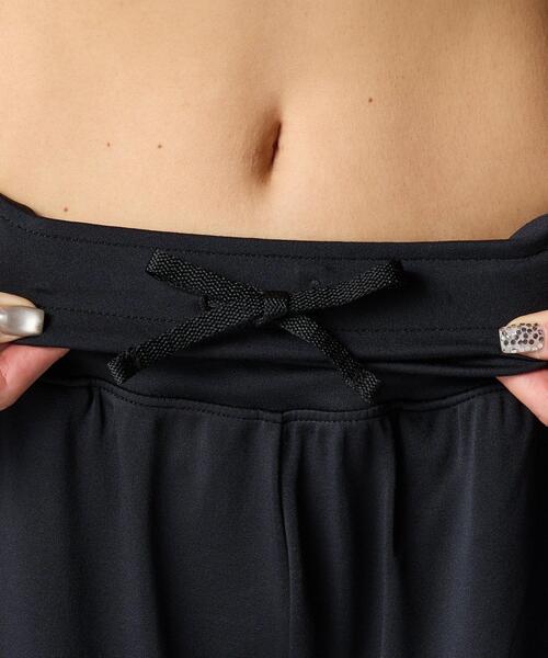 UNDER ARMOUR（アンダーアーマー）の「UAフィットネス パンツ（トレーニング/レディース）（その他パンツ・レディース・ブラック・S/XL/L/M）」の5枚目の写真