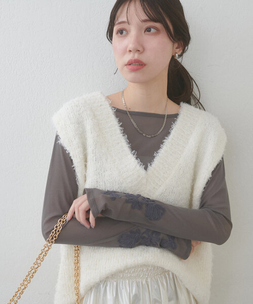 natural couture(ナチュラルクチュール)の「ネットチュール配色柄刺繍プルオーバー(Tシャツ/カットソー・レディース・チャコールグレー/アイボリー/ピンク・FREE)」の3枚目の写真