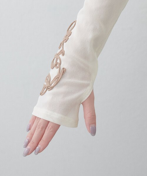 natural couture(ナチュラルクチュール)の「ネットチュール配色柄刺繍プルオーバー(Tシャツ/カットソー・レディース・チャコールグレー/アイボリー/ピンク・FREE)」の5枚目の写真