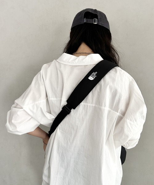 THE NORTH FACE(ザノースフェイス)の「THE NORTH FACE(ザ・ノースフェイス)/軽量 A4サイズ収納可能 ロゴプリント ショルダー クロスバッグ/SP CROSS BAG L(ショルダーバッグ・レディース・ブラック/カーキ/ネイビー・FREE)」の8枚目の写真