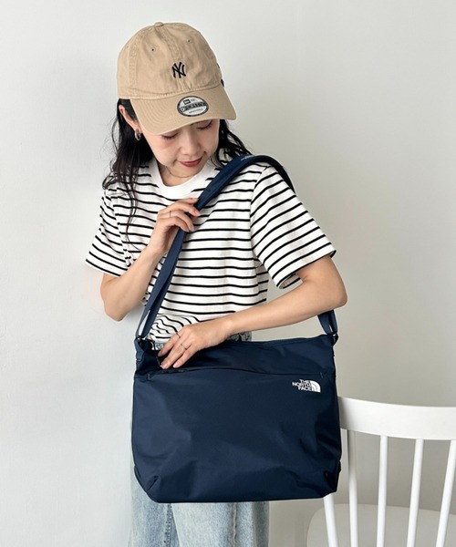THE NORTH FACE(ザノースフェイス)の「THE NORTH FACE(ザ・ノースフェイス)/軽量 A4サイズ収納可能 ロゴプリント ショルダー クロスバッグ/SP CROSS BAG L(ショルダーバッグ・レディース・ブラック/カーキ/ネイビー・FREE)」の18枚目の写真