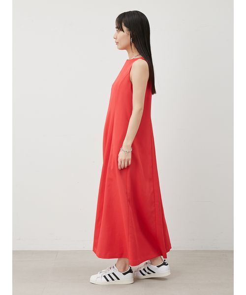 Mila Owen(ミラオーウェン)の「ドライタッチサテンソリッドワンピース(ワンピース・レディース・グレイッシュベージュ/ブラック/レッド・1/0)」の7枚目の写真
