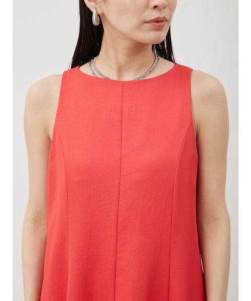 Mila Owen(ミラオーウェン)の「ドライタッチサテンソリッドワンピース(ワンピース・レディース・グレイッシュベージュ/ブラック/レッド・1/0)」の9枚目の写真