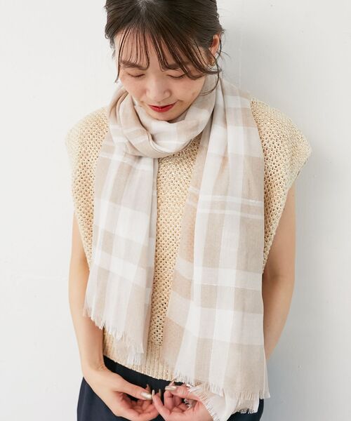 le.coeur blanc(ルクールブラン)の「《手洗い可能》チェックストール(ストール/ショール・レディース・ベージュ系その他2/ホワイト系その他・FREE)」の1枚目の写真