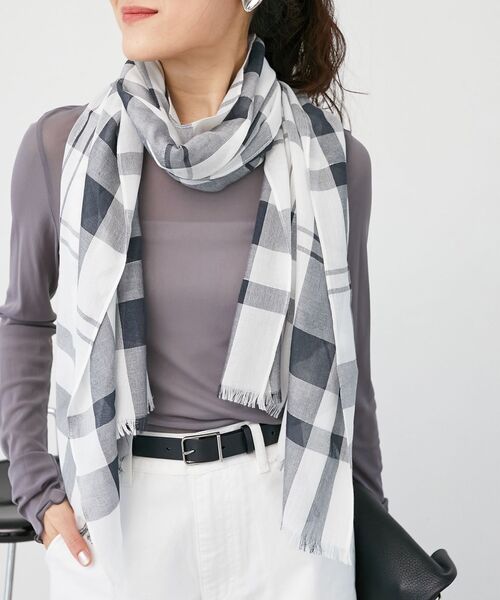 le.coeur blanc(ルクールブラン)の「《手洗い可能》チェックストール(ストール/ショール・レディース・ベージュ系その他2/ホワイト系その他・FREE)」の6枚目の写真