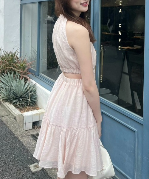 rienda(リエンダ)の「【AKB48 千葉恵里さん着用・女神ワンピ】ホルターネックギャザーミニフレアワンピース 夏服(ワンピース・レディース・カーキ系/ピンク/アイボリー/パープル系その他/ブラック・MEDIUM/SMALL)」の5枚目の写真