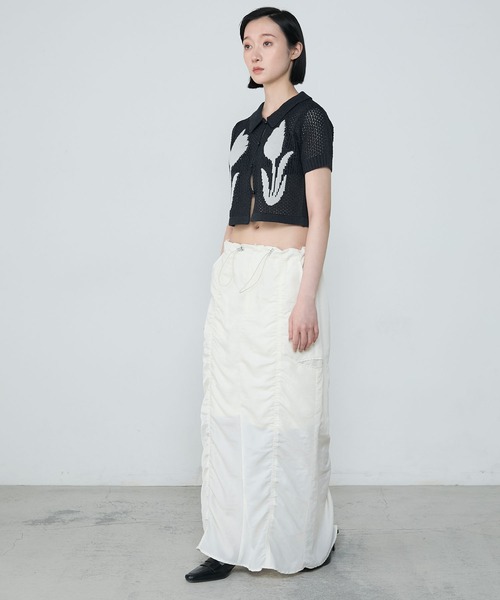 le ELMi（ルエルミ）の「【Uniquely bold design】Tulip flower motif compact polo knit / フラワーデザイン ニットカーディガントップス（カーディガン/ボレロ・レディース・ブラウン/ブラック/オフホワイト・FREE）」の22枚目の写真