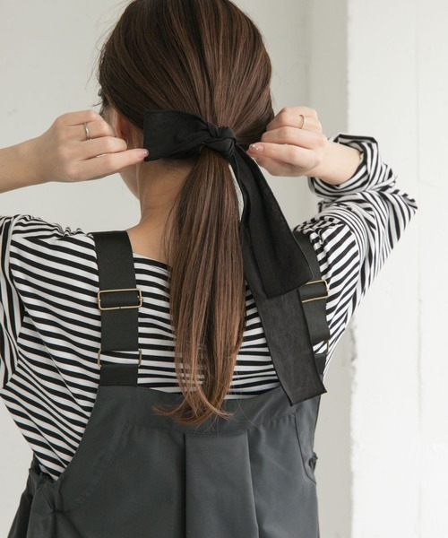 URBAN RESEARCH DOORS(アーバンリサーチドアーズ)の「リネンリボンヘアフック(ヘアゴム・レディース・ブラック/ナチュラル・ONE)」の2枚目の写真