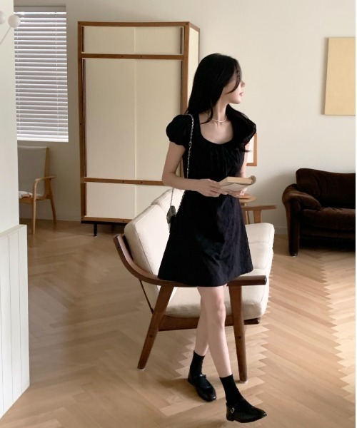 Mejoul(メジュール)の「リボンデザイン パフスリーブミニワンピース(ワンピース・レディース・ホワイト/ブラック・F)」の8枚目の写真