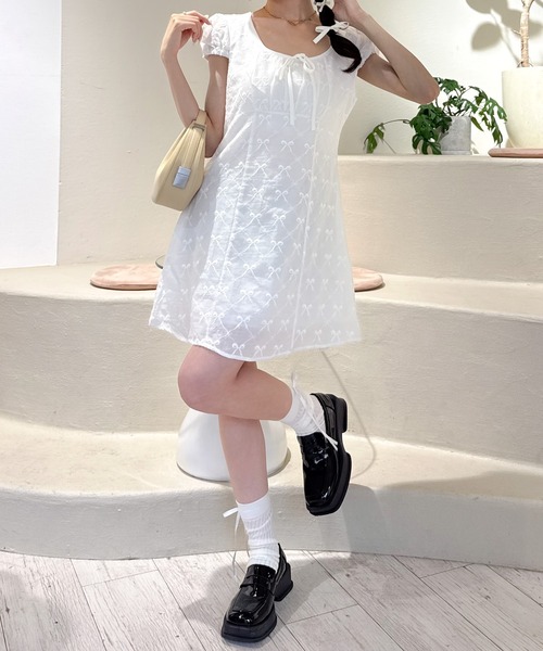 yc リボン装飾パフスリーブ ミニワンピース フクレジャガードパフスリーブリボンミニワンピース｜フリークス