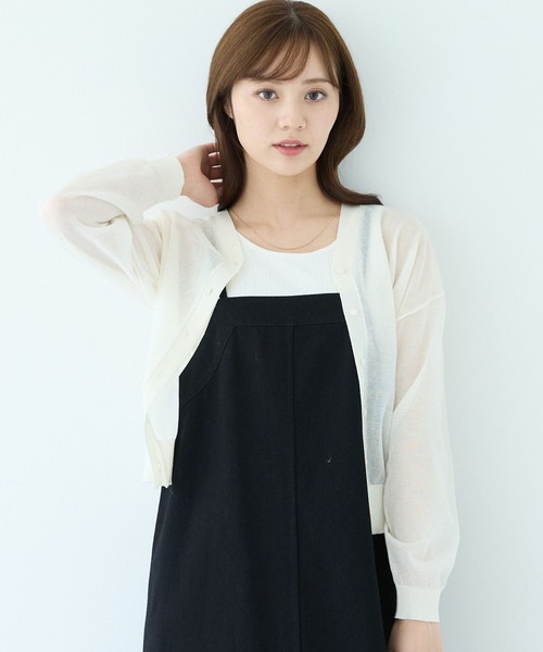 Andemiu（アンデミュウ）の「シアーVネックカーディガン494362（カーディガン/ボレロ・レディース・オフホワイト/ブラック/モカ・FREE）」の2枚目の写真