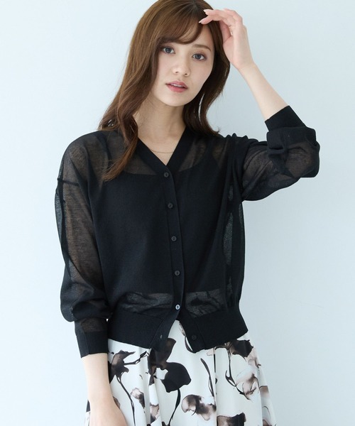 Andemiu（アンデミュウ）の「シアーVネックカーディガン494362（カーディガン/ボレロ・レディース・オフホワイト/ブラック/モカ・FREE）」の3枚目の写真