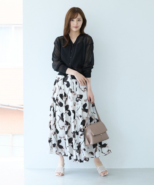 Andemiu（アンデミュウ）の「シアーVネックカーディガン494362（カーディガン/ボレロ・レディース・オフホワイト/ブラック/モカ・FREE）」の10枚目の写真