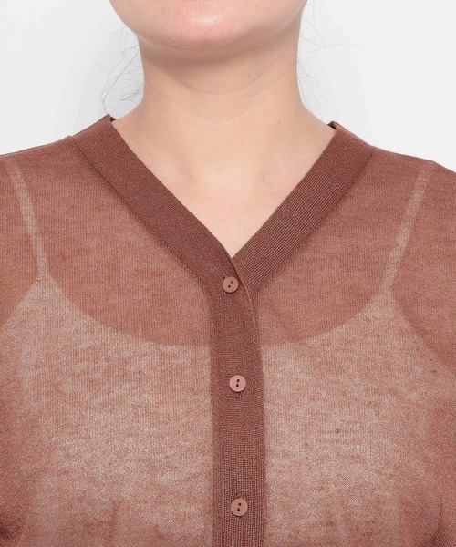 Andemiu（アンデミュウ）の「シアーVネックカーディガン494362（カーディガン/ボレロ・レディース・オフホワイト/ブラック/モカ・FREE）」の17枚目の写真