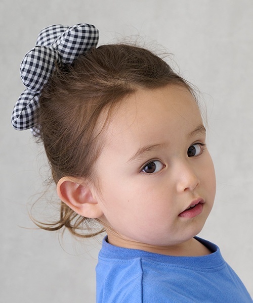 petit main（プティマイン）の「フラワーシュシュ（シュシュ・キッズ・レッド/ブラック/サックスブルー・F）」の5枚目の写真