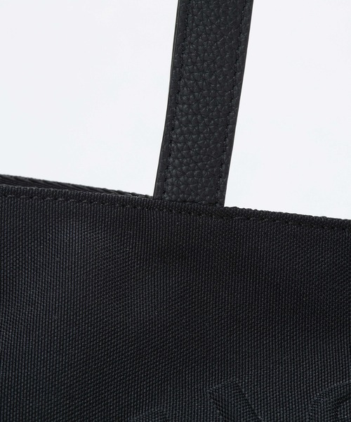 Breath TOPKAPI（ブレストプカピ）の「【Breath TOPKAPI】SMILE COLLETION エンボス スマイル ビッグ トートバッグ /スマイルチャーム付き（トートバッグ・レディース・ブラック/ベージュ・FREE）」の4枚目の写真
