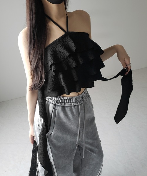 me+em select(ミームセレクト)の「【 2color 】クロスストラップフリルビスチェベアトップス / cross strap frill bustier bare tops(その他トップス・レディース・ブラック/ホワイト・FREE)」の17枚目の写真