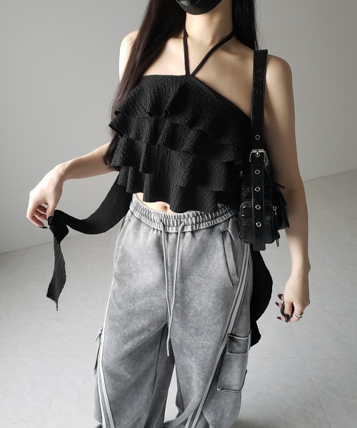 me+em select(ミームセレクト)の「【 2color 】クロスストラップフリルビスチェベアトップス / cross strap frill bustier bare tops(その他トップス・レディース・ブラック/ホワイト・FREE)」の18枚目の写真