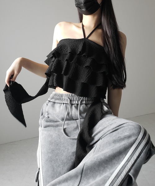 me+em select(ミームセレクト)の「【 2color 】クロスストラップフリルビスチェベアトップス / cross strap frill bustier bare tops(その他トップス・レディース・ブラック/ホワイト・FREE)」の21枚目の写真