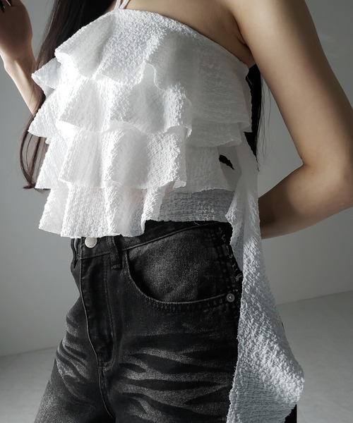 me+em select(ミームセレクト)の「【 2color 】クロスストラップフリルビスチェベアトップス / cross strap frill bustier bare tops(その他トップス・レディース・ブラック/ホワイト・FREE)」の4枚目の写真