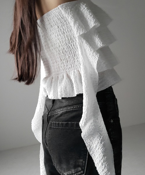 me+em select(ミームセレクト)の「【 2color 】クロスストラップフリルビスチェベアトップス / cross strap frill bustier bare tops(その他トップス・レディース・ブラック/ホワイト・FREE)」の5枚目の写真