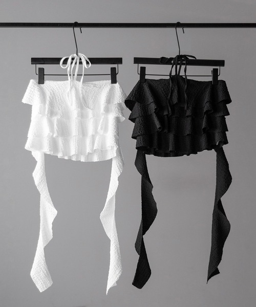 me+em select(ミームセレクト)の「【 2color 】クロスストラップフリルビスチェベアトップス / cross strap frill bustier bare tops(その他トップス・レディース・ブラック/ホワイト・FREE)」の3枚目の写真