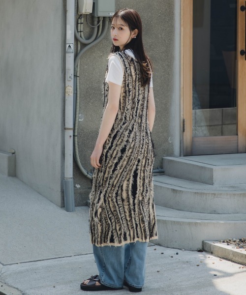 slattgir（スラットジール）の「高身長　麻タッチフリンジニットノースリーブジレ（トールサイズ）Essenave（ベスト・レディース・グリーン系/ブラック系・T3L/TM/TL/TLL）」の13枚目の写真