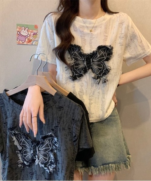 onum（オヌム）の「バタフライ刺繍Tシャツ/ クラッシュ加工/デザインTシャツ（Tシャツ/カットソー・レディース・ブラック/オフホワイト/グレー・FREE）」の5枚目の写真