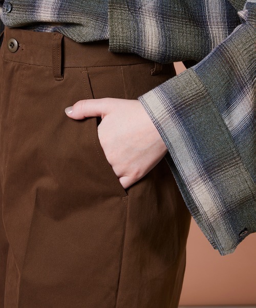 DOUBLE STANDARD CLOTHING(ダブルスタンダードクロージング)の「ツイルコットンストレッチパンツ(その他パンツ・レディース・ダークグリーン/ブラウン・38/36)」の9枚目の写真