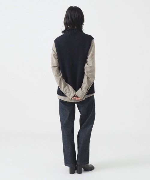 B:MING by BEAMS(ビーミングバイビームス)の「エドワード ハイネック ベスト(ニット/セーター・レディース・ライトグレー/ネイビー/ブラウン系その他・ONE SIZE)」の4枚目の写真