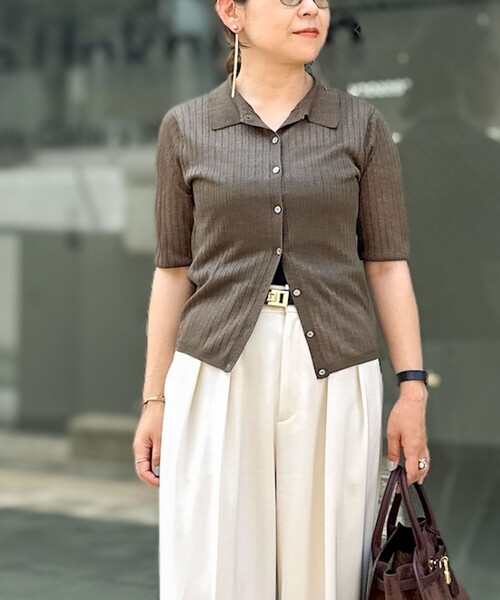 NOLLEY’S Sophi(ノーリーズソフィ)の「《手洗い可能》ワイドリブシアーポロ衿カーディガン(カーディガン/ボレロ・レディース・オリーブ/ライトブルー/ベビーピンク・38)」の2枚目の写真