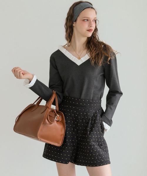 DONOBAN（ドノバン）の「Vネックフリルトップス（その他トップス・レディース・ホワイト/チャコール/グレー/ベージュ・ONE）」の3枚目の写真