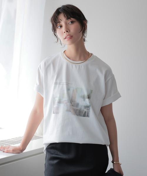 SOTT(ソット)の「Terrace Photo Tee / テラスフォトTシャツ(Tシャツ/カットソー・レディース・チャコールグレー/ブラック/オフホワイト・FREE)」の1枚目の写真