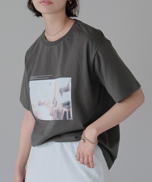 SOTT(ソット)の「Terrace Photo Tee / テラスフォトTシャツ(Tシャツ/カットソー・レディース・チャコールグレー/ブラック/オフホワイト・FREE)」の4枚目の写真