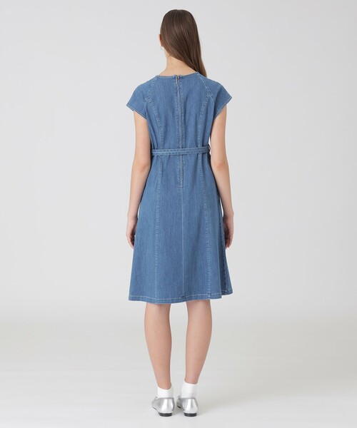 BLUE LABEL CRESTBRIDGE(ブルーレーベルクレストブリッジ)の「ライトデニムドレス(ワンピース・レディース・ネイビー/ブルー系その他4・40/36/38)」の4枚目の写真