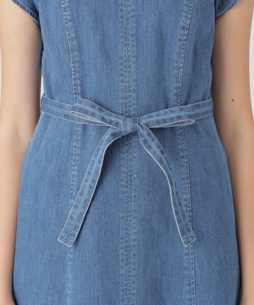 BLUE LABEL CRESTBRIDGE(ブルーレーベルクレストブリッジ)の「ライトデニムドレス(ワンピース・レディース・ネイビー/ブルー系その他4・40/36/38)」の5枚目の写真