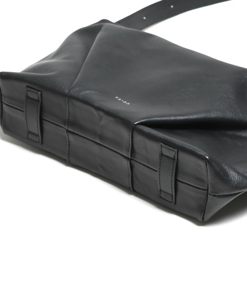 YArKA（ヤーカ）の「【YArKA/ヤーカ】real leather fold and bend tuck 2way bag [tdht5] / リアルレザー折畳み撓せショルダー&ハンドバッグ（ショルダーバッグ・レディース・ブラック・FREE）」の10枚目の写真