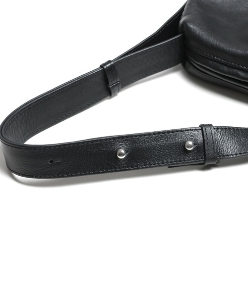 YArKA（ヤーカ）の「【YArKA/ヤーカ】real leather fold and bend tuck 2way bag [tdht5] / リアルレザー折畳み撓せショルダー&ハンドバッグ（ショルダーバッグ・レディース・ブラック・FREE）」の11枚目の写真