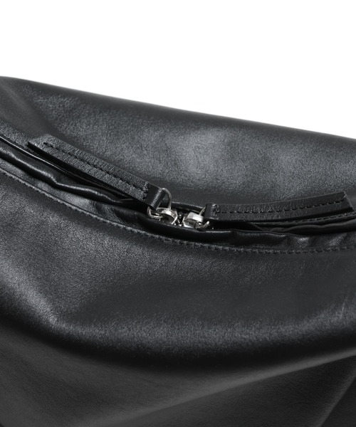 YArKA（ヤーカ）の「【YArKA/ヤーカ】real leather fold and bend tuck 2way bag [tdht5] / リアルレザー折畳み撓せショルダー&ハンドバッグ（ショルダーバッグ・レディース・ブラック・FREE）」の12枚目の写真