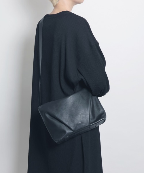 YArKA（ヤーカ）の「【YArKA/ヤーカ】real leather fold and bend tuck 2way bag [tdht5] / リアルレザー折畳み撓せショルダー&ハンドバッグ（ショルダーバッグ・レディース・ブラック・FREE）」の3枚目の写真