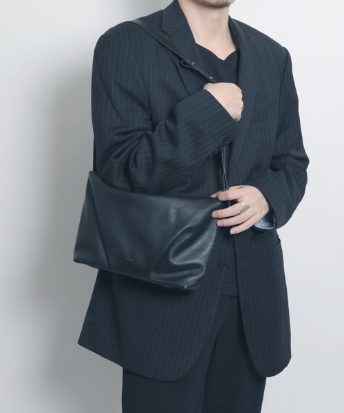 YArKA（ヤーカ）の「【YArKA/ヤーカ】real leather fold and bend tuck 2way bag [tdht5] / リアルレザー折畳み撓せショルダー&ハンドバッグ（ショルダーバッグ・レディース・ブラック・FREE）」の14枚目の写真