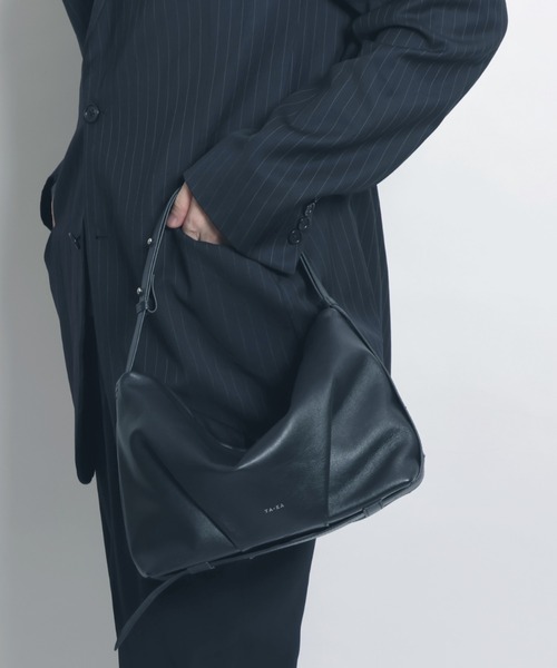 YArKA（ヤーカ）の「【YArKA/ヤーカ】real leather fold and bend tuck 2way bag [tdht5] / リアルレザー折畳み撓せショルダー&ハンドバッグ（ショルダーバッグ・レディース・ブラック・FREE）」の16枚目の写真