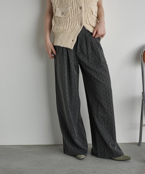 THE YOn（ザヨン）の「ハートフロッキープリントピンストライプ