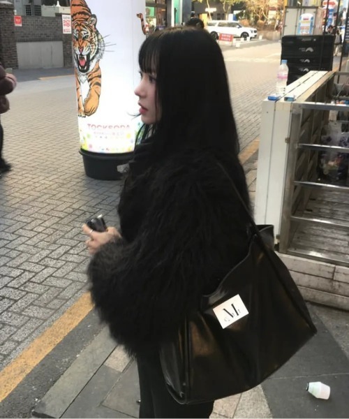 MUCENT(ムセント)の「◇MUCENT◇ブランド直輸入正規品/ギリシャ レザー ショルダーバッグ GRIEK LEATHER SHOULDER BAG(ショルダーバッグ・レディース・ブラック・FREE)」の2枚目の写真
