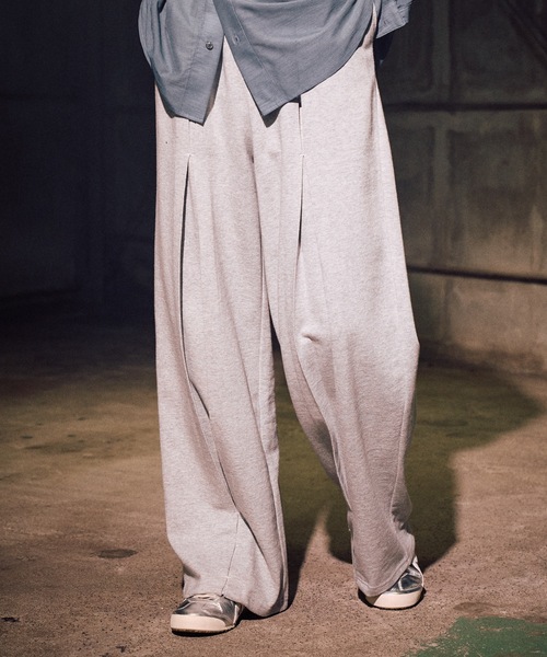 CASPER JOHN(キャスパージョン)の「Tuck sweat pants / タックスウェットパンツ(スウェットパンツ・メンズ・グレー/チャコールグレー/ブラック・LARGE/MEDIUM/SMALL/X-SMALL)」の3枚目の写真