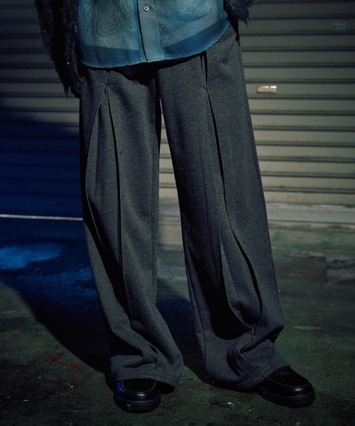 CASPER JOHN(キャスパージョン)の「Tuck sweat pants / タックスウェットパンツ(スウェットパンツ・メンズ・グレー/チャコールグレー/ブラック・LARGE/MEDIUM/SMALL/X-SMALL)」の4枚目の写真